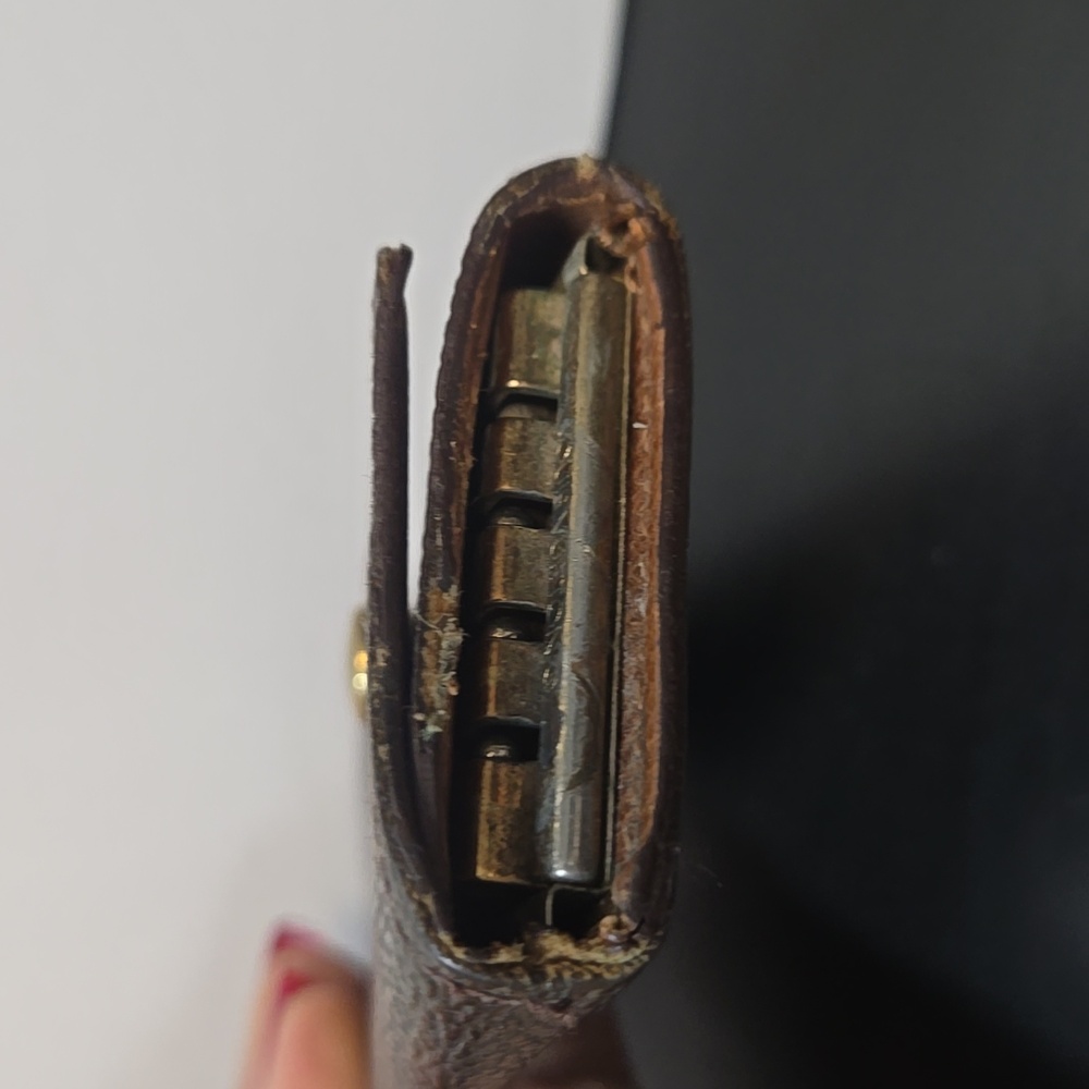 Louis Vuitton Tan Key Holder - Picture 4 of 10